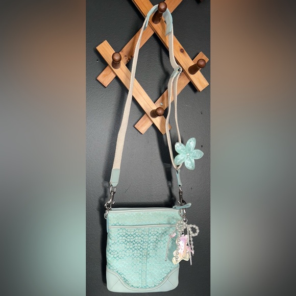Vintage Coach BabyBlue Signature C crossbody bag with leather trim and Bag Charm - Picture 16 of 16